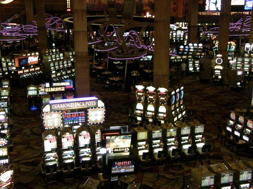 ការស្វែងយល់ពីកាស៊ីណូ​អនឡាញ និងល្បែងស្លុត