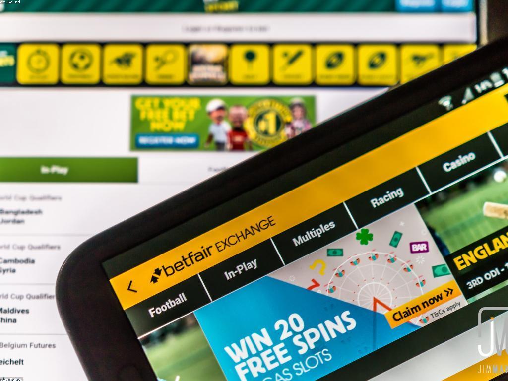 កាស៊ីណូ អនឡាញ និង ការលេងហ្គេមស្លോട്ട്